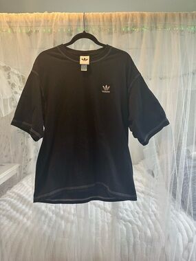 Men’s oversized black small adidas shirt
